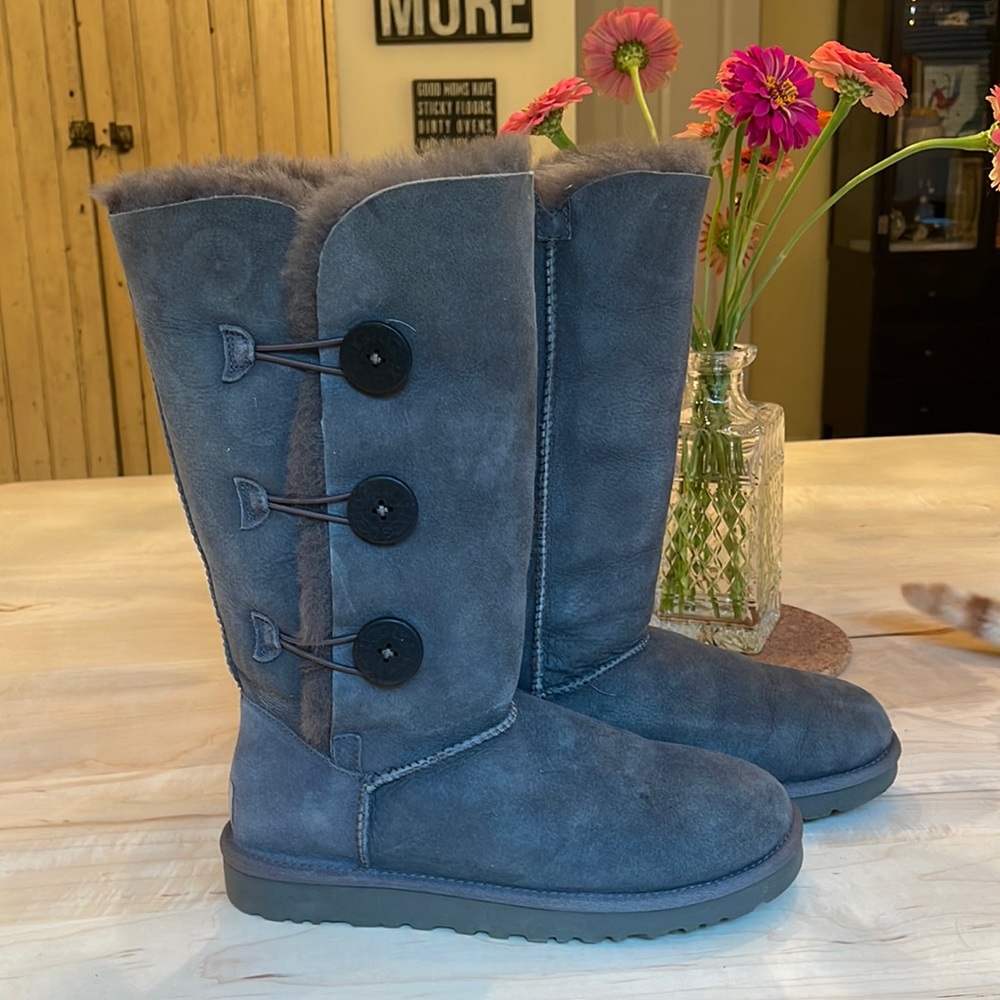 COPY - Ugg Bailey button up classic boot, grey size 8 never been worn! Brand ne…